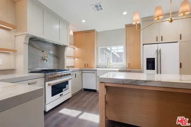$1,299,000 | 2180 West 31st Street, Los Angeles, CA 90018