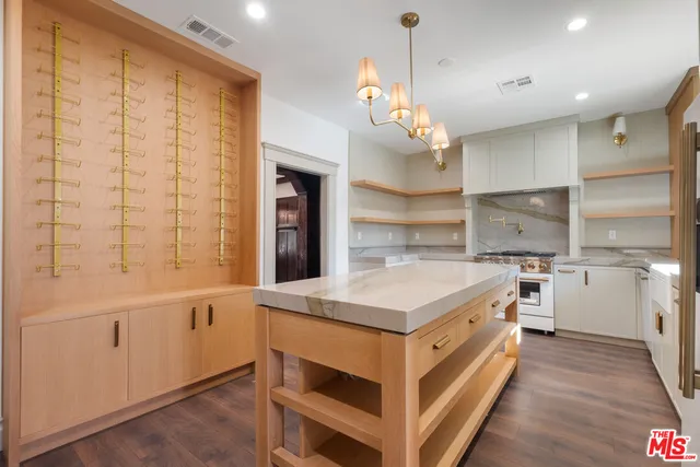 $1,299,000 | 2180 West 31st Street, Los Angeles, CA 90018