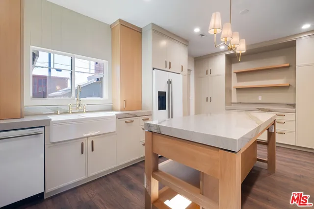 $1,299,000 | 2180 West 31st Street, Los Angeles, CA 90018