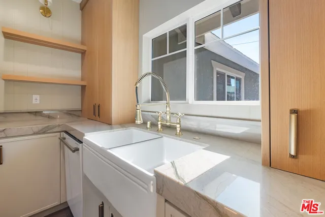 $1,299,000 | 2180 West 31st Street, Los Angeles, CA 90018