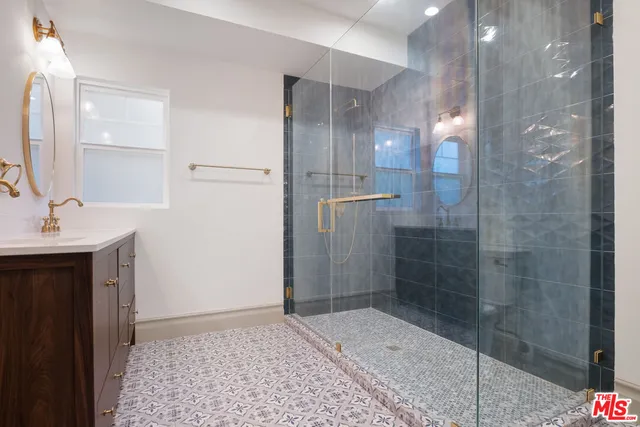 $1,299,000 | 2180 West 31st Street, Los Angeles, CA 90018