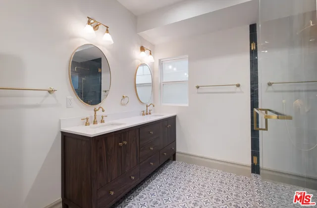 $1,299,000 | 2180 West 31st Street, Los Angeles, CA 90018