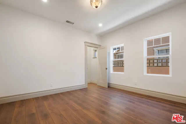 $1,299,000 | 2180 West 31st Street, Los Angeles, CA 90018