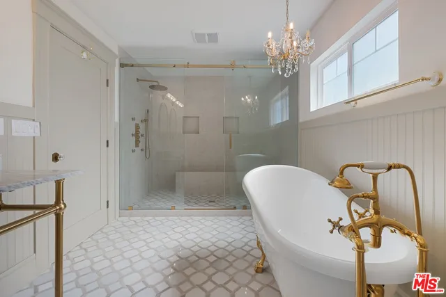 $1,299,000 | 2180 West 31st Street, Los Angeles, CA 90018