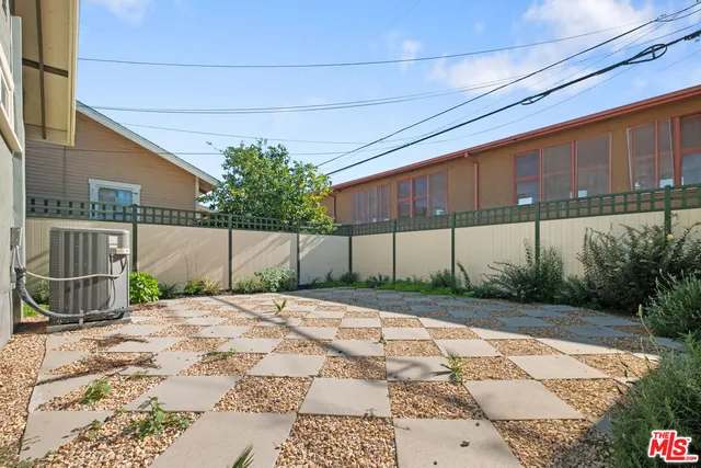 $1,299,000 | 2180 West 31st Street, Los Angeles, CA 90018