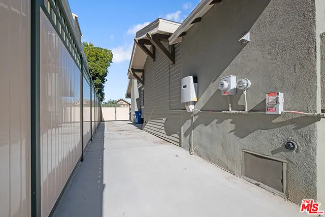$1,299,000 | 2180 West 31st Street, Los Angeles, CA 90018