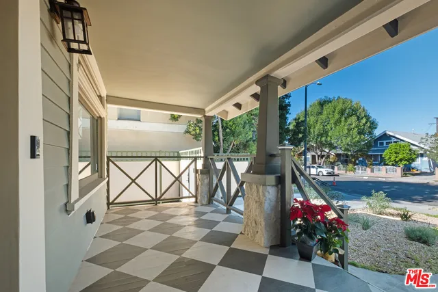 $1,299,000 | 2180 West 31st Street, Los Angeles, CA 90018