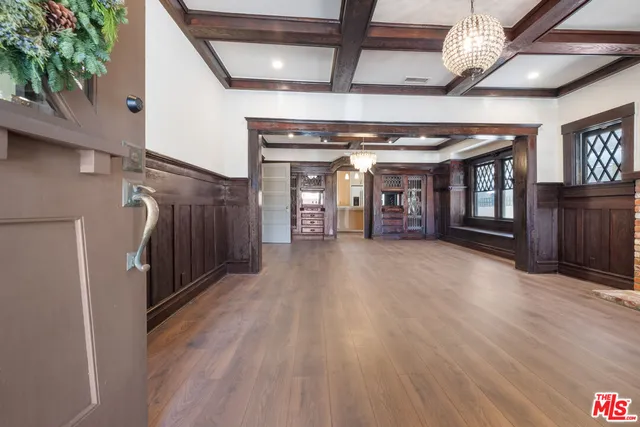 $1,299,000 | 2180 West 31st Street, Los Angeles, CA 90018