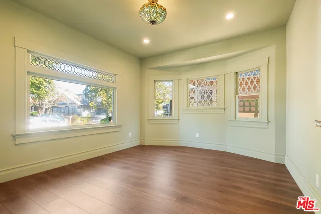 $1,299,000 | 2180 West 31st Street, Los Angeles, CA 90018