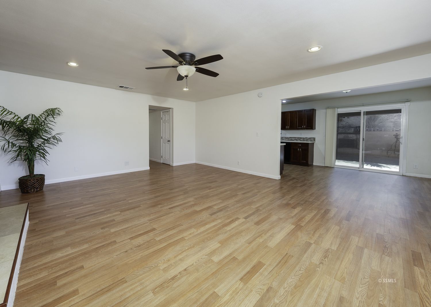 705 West Graaf Avenue Ridgecrest, CA 93555 - Photo 6 of 24