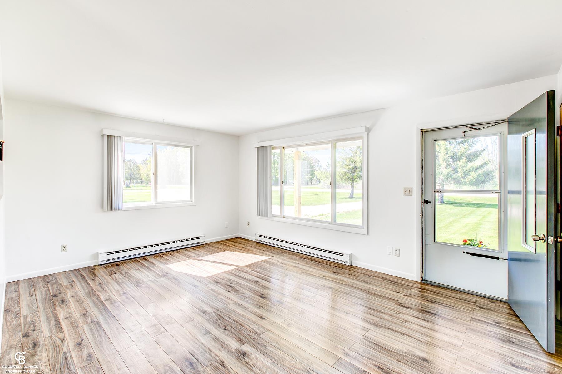 7983 Avoca Road Avoca, MI 48006 - Photo 5 of 31 50108704-4.JPG