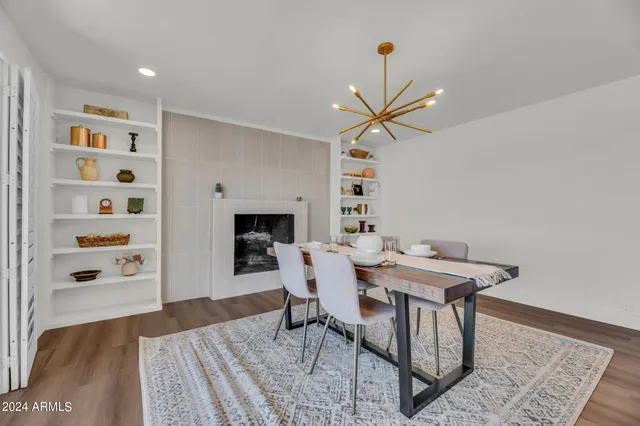a view of a livingroom with furniture and a dining table