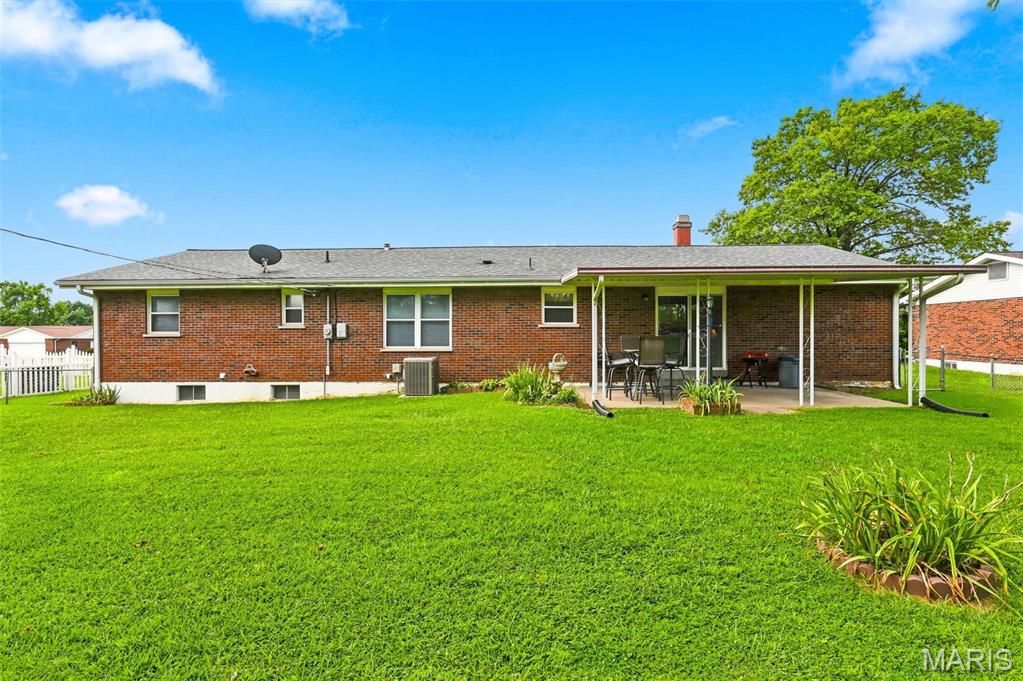 910 Fox Hill Road St. Charles, MO 63301 - Photo 2 of 27 Gallery Image 2