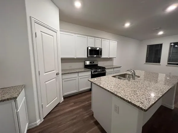 $2,050 | 5628 Elwood Drive, Forney, TX 75126