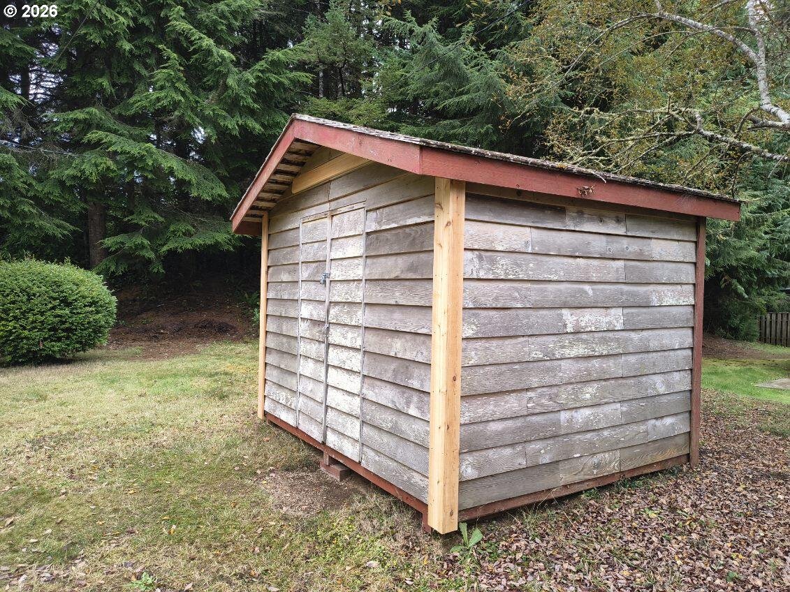 91136 Seaview Street Coos Bay, OR 97420 - Photo 16 of 19