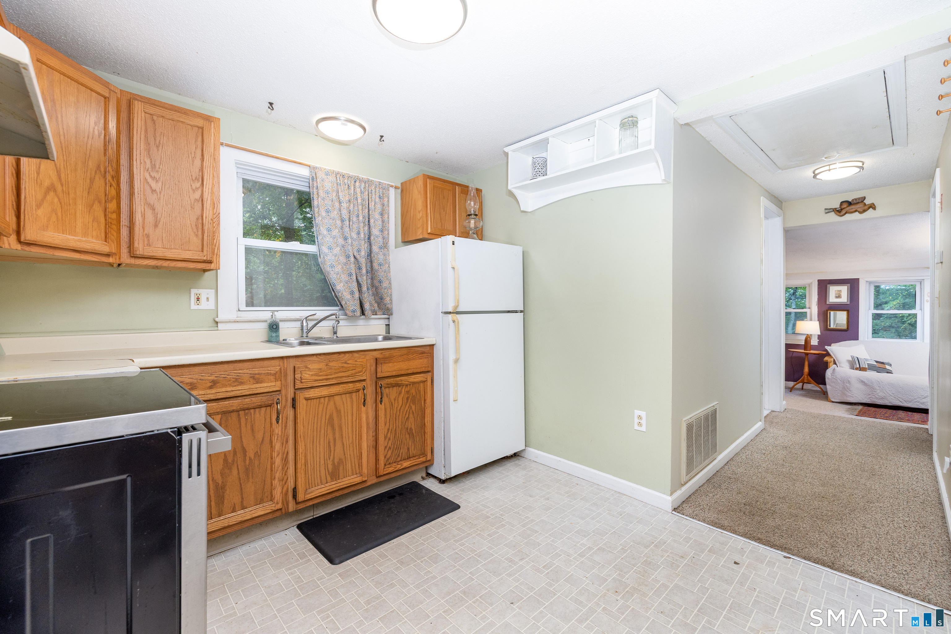37 Sassacus Road Avon, CT 06001 - Photo 7 of 16 Gallery Image 7
