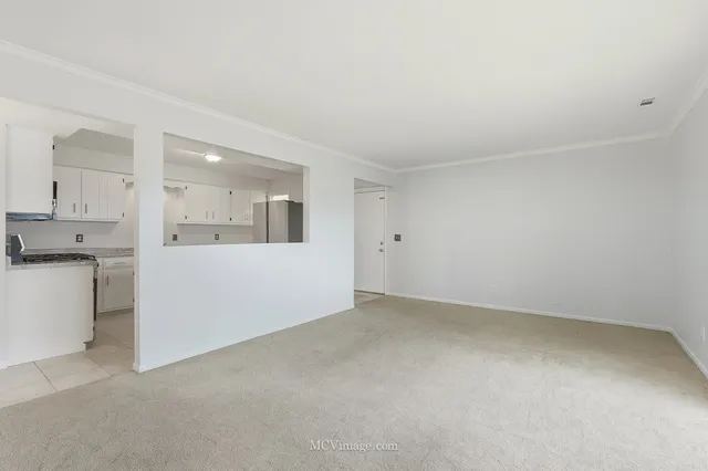 $183,900 | 2390 Bicentennial Avenue, Unit 8, Crest Hill, IL 60403