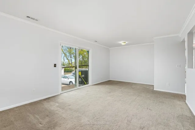 $183,900 | 2390 Bicentennial Avenue, Unit 8, Crest Hill, IL 60403