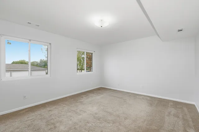 $183,900 | 2390 Bicentennial Avenue, Unit 8, Crest Hill, IL 60403