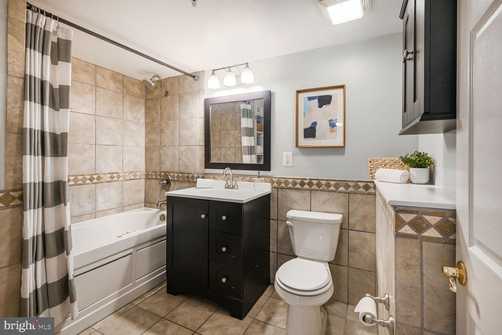 1441 Spring Road Northwest, Unit B1 Washington, DC 20010 - Photo 6 of 17 large bathroom