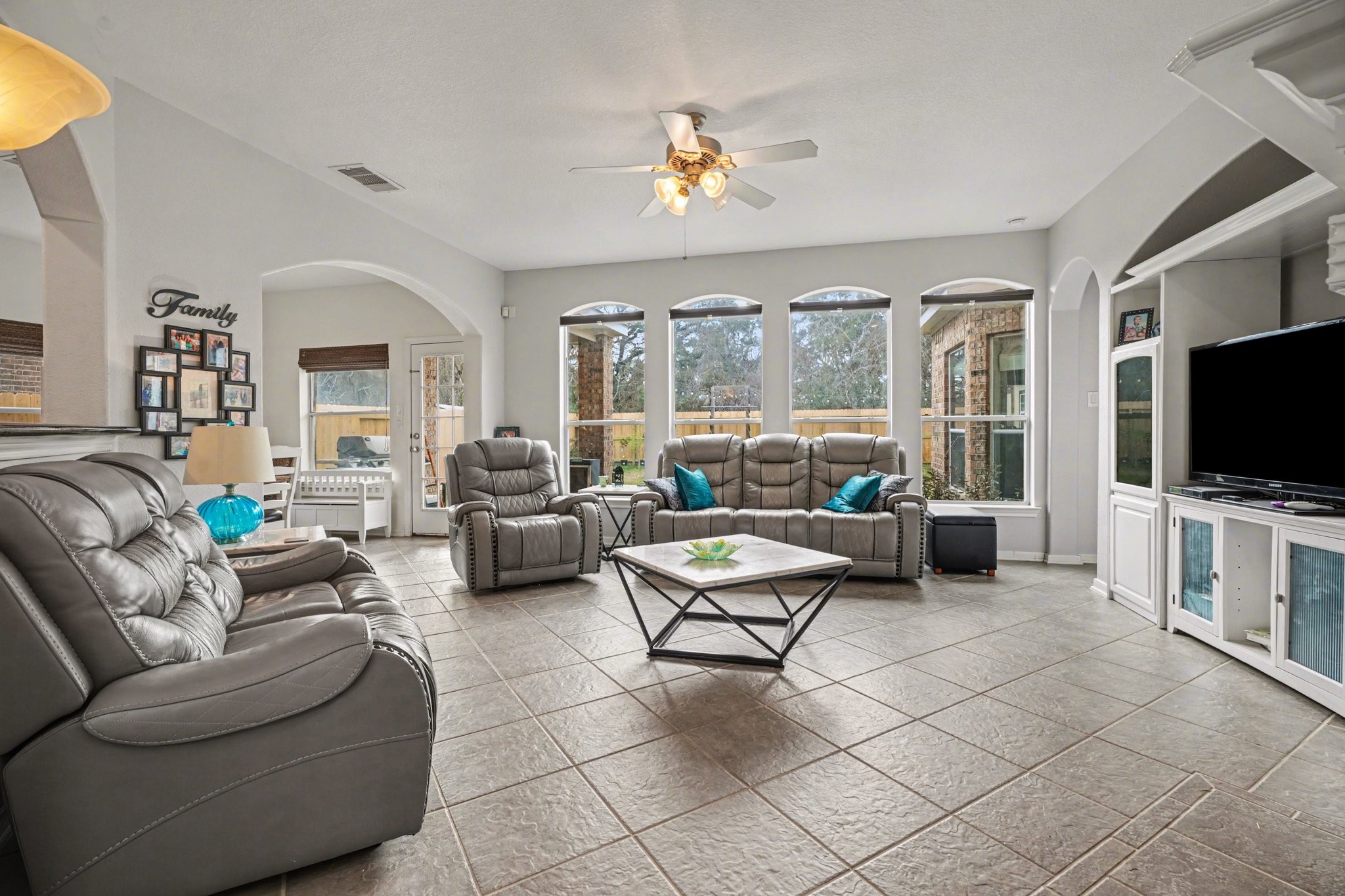 806 Dawn Ridge Way Seabrook, TX 77586 - Photo 7 of 39 LARGE DEN WITH BUILT-IN ENTERTAINMENT CENTER AND LARGE WINDOWS OVERLOOKING THE BACKYARD.