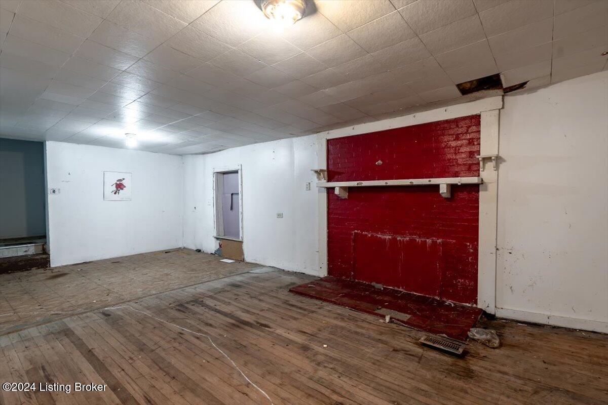 8910 3rd Street Road Louisville, KY 40272 - Photo 3 of 22 Interior