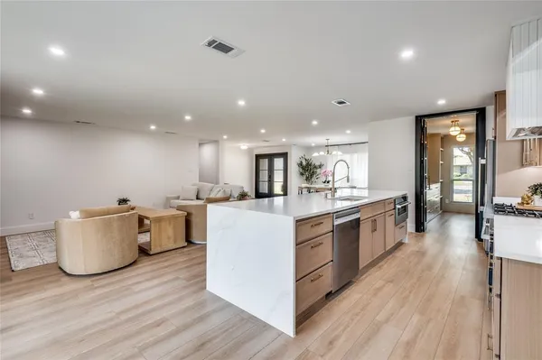 $799,900 | 3895 Antigua Circle, Dallas, TX 75244