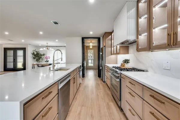 $799,900 | 3895 Antigua Circle, Dallas, TX 75244