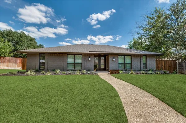 $799,900 | 3895 Antigua Circle, Dallas, TX 75244