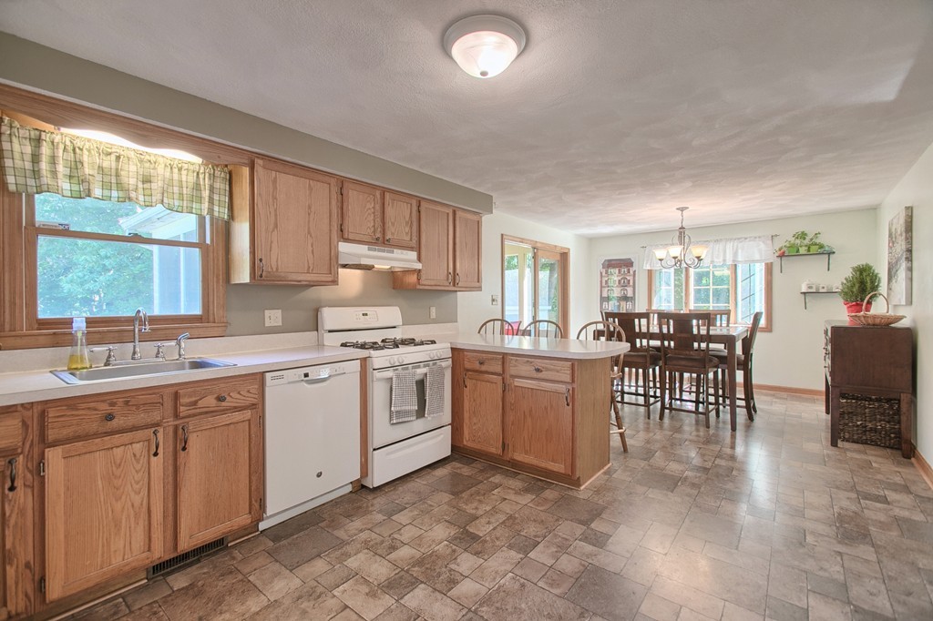 280 Trull Road Tewksbury, MA 01876 - Photo 3 of 19 Gallery Image 3