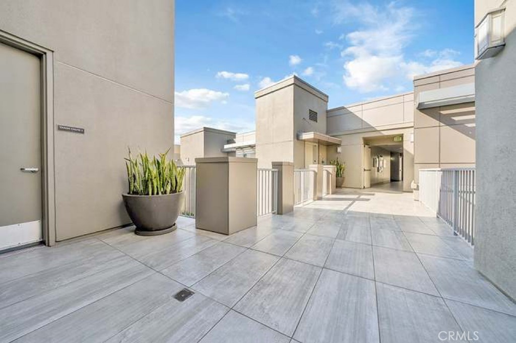 21 Gramercy, Unit 421 Irvine, CA 92612 - Photo 3 of 20