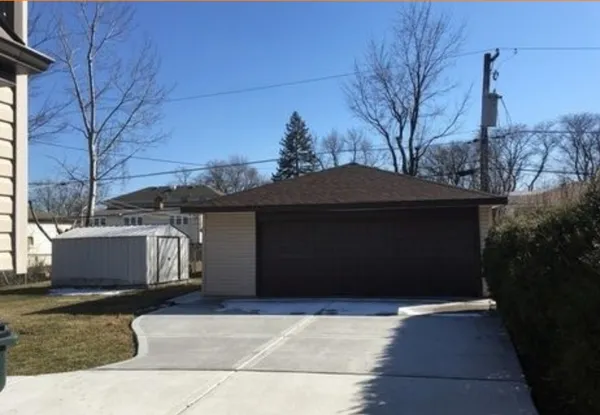 $2,700 | 7425 Lake Street, Morton Grove, IL 60053