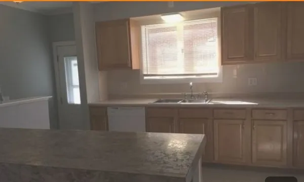 $2,700 | 7425 Lake Street, Morton Grove, IL 60053