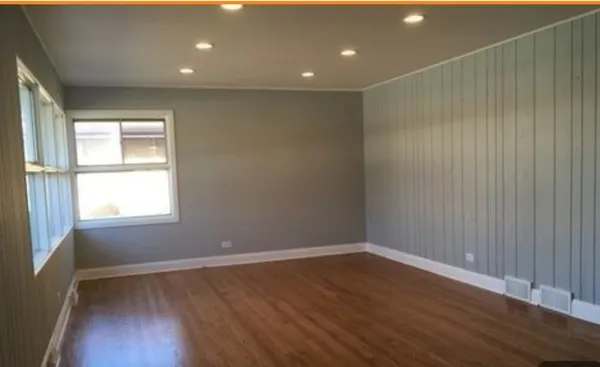 $2,700 | 7425 Lake Street, Morton Grove, IL 60053