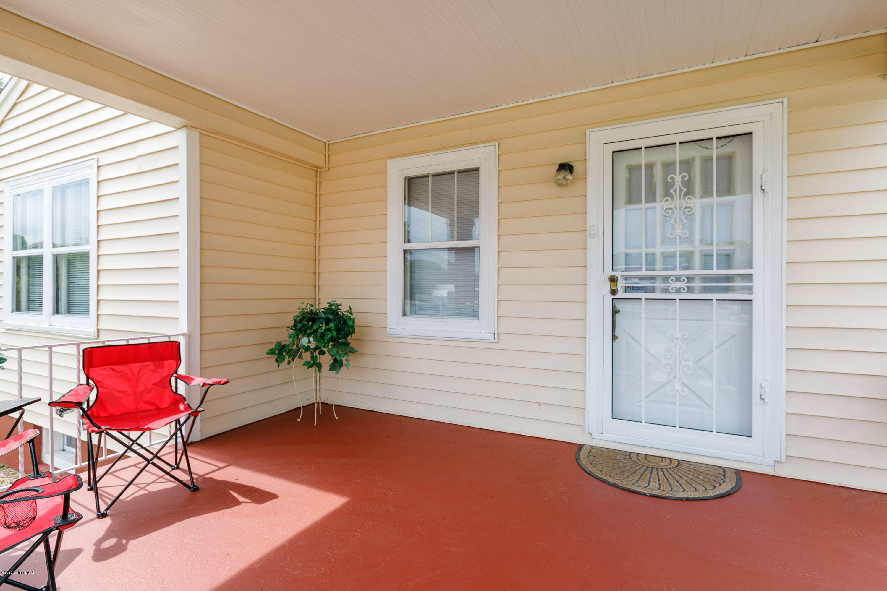 7506 Shepherdsville Road Louisville, KY 40219 - Photo 5 of 40 Front porch