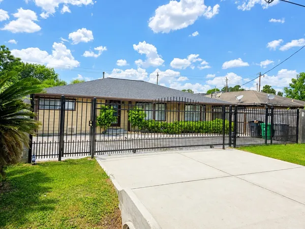 $2,099 | 4105 Rutland Street, Houston, TX 77018