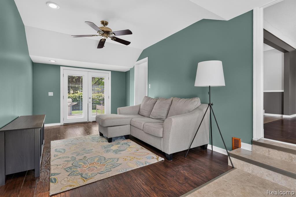 1215 Goddard Road Wyandotte, MI 48192 - Photo 14 of 49