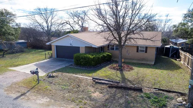 $250,000 | 1002 West Wrights Avenue, Comanche, TX 76442