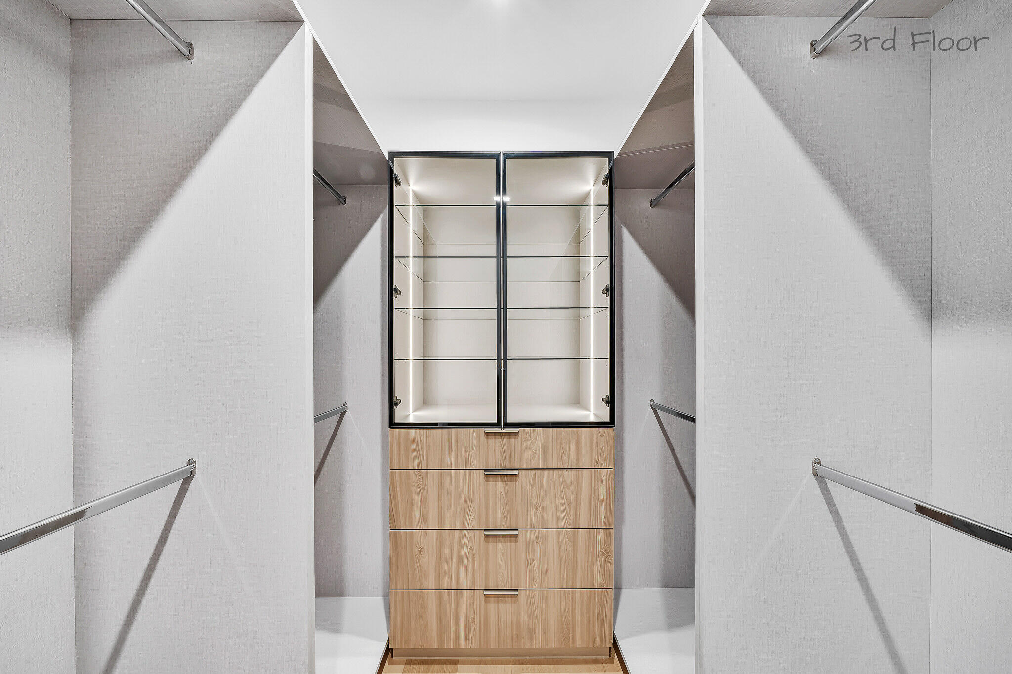 16 Seaside Avenue Key Largo, FL 33037 - Photo 99 of 140 Walk in organized master