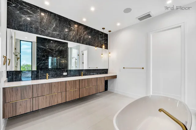 $12,500,000 | 16 Seaside Avenue, Key Largo, FL 33037