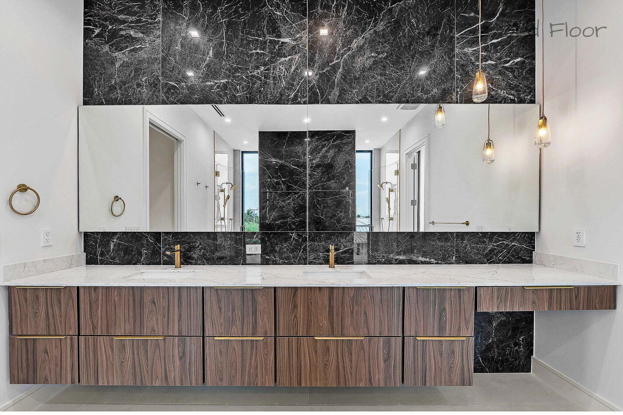 16 Seaside Avenue Key Largo, FL 33037 - Photo 102 of 140 Second view of master bath sinks