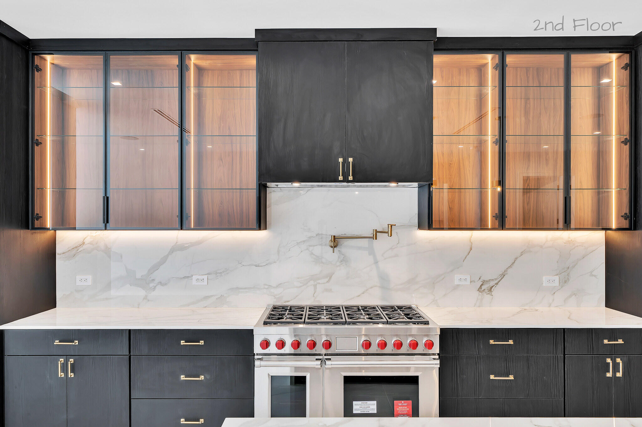 16 Seaside Avenue Key Largo, FL 33037 - Photo 23 of 140 a utility room with a sink a washer and dryer next to a window