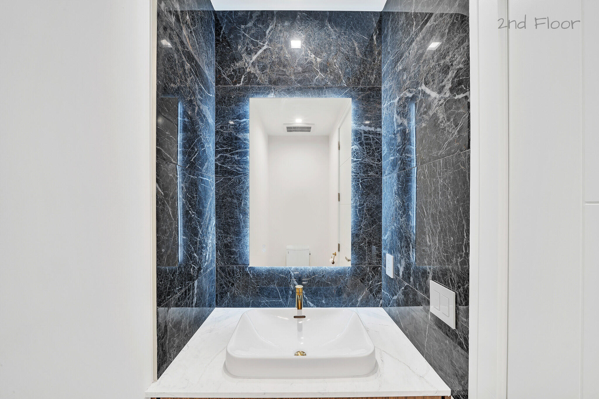 16 Seaside Avenue Key Largo, FL 33037 - Photo 33 of 140 a bathroom with a sink and a mirror