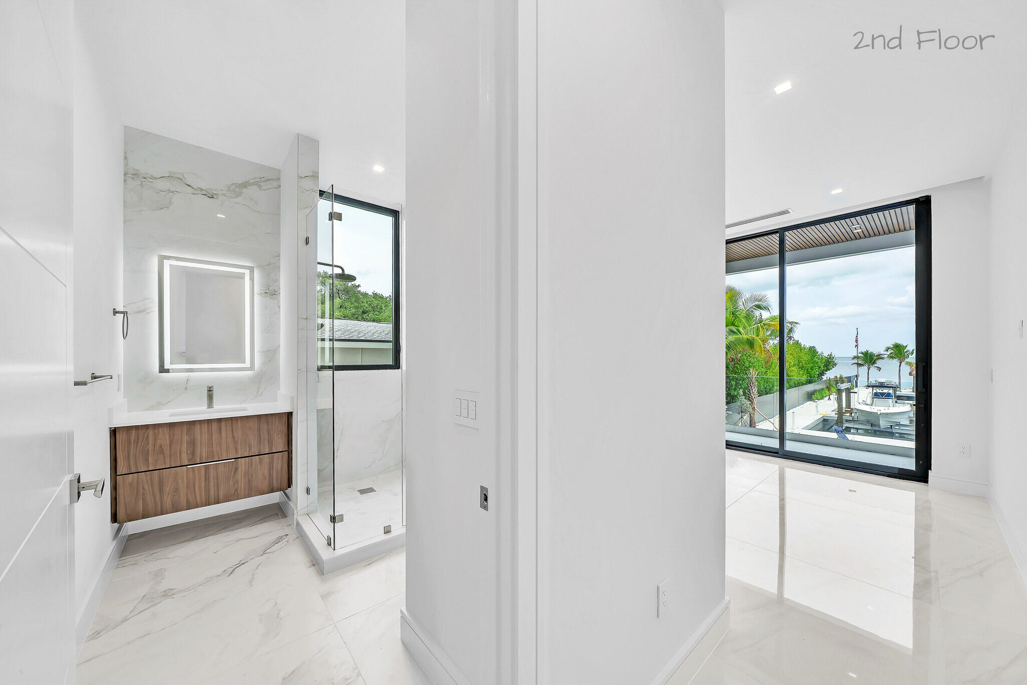 16 Seaside Avenue Key Largo, FL 33037 - Photo 40 of 140 Ensuite guest bedroom suite