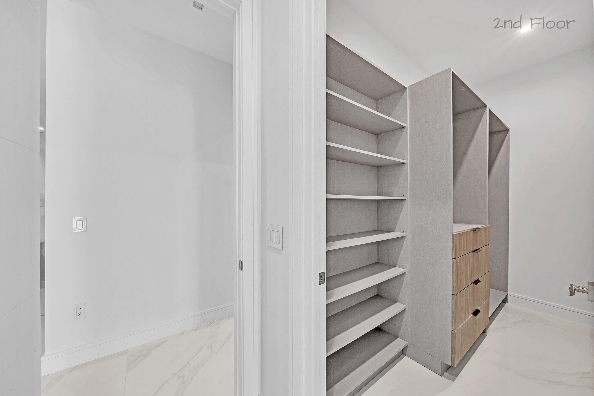 16 Seaside Avenue Key Largo, FL 33037 - Photo 43 of 140 En suite bedroom closet