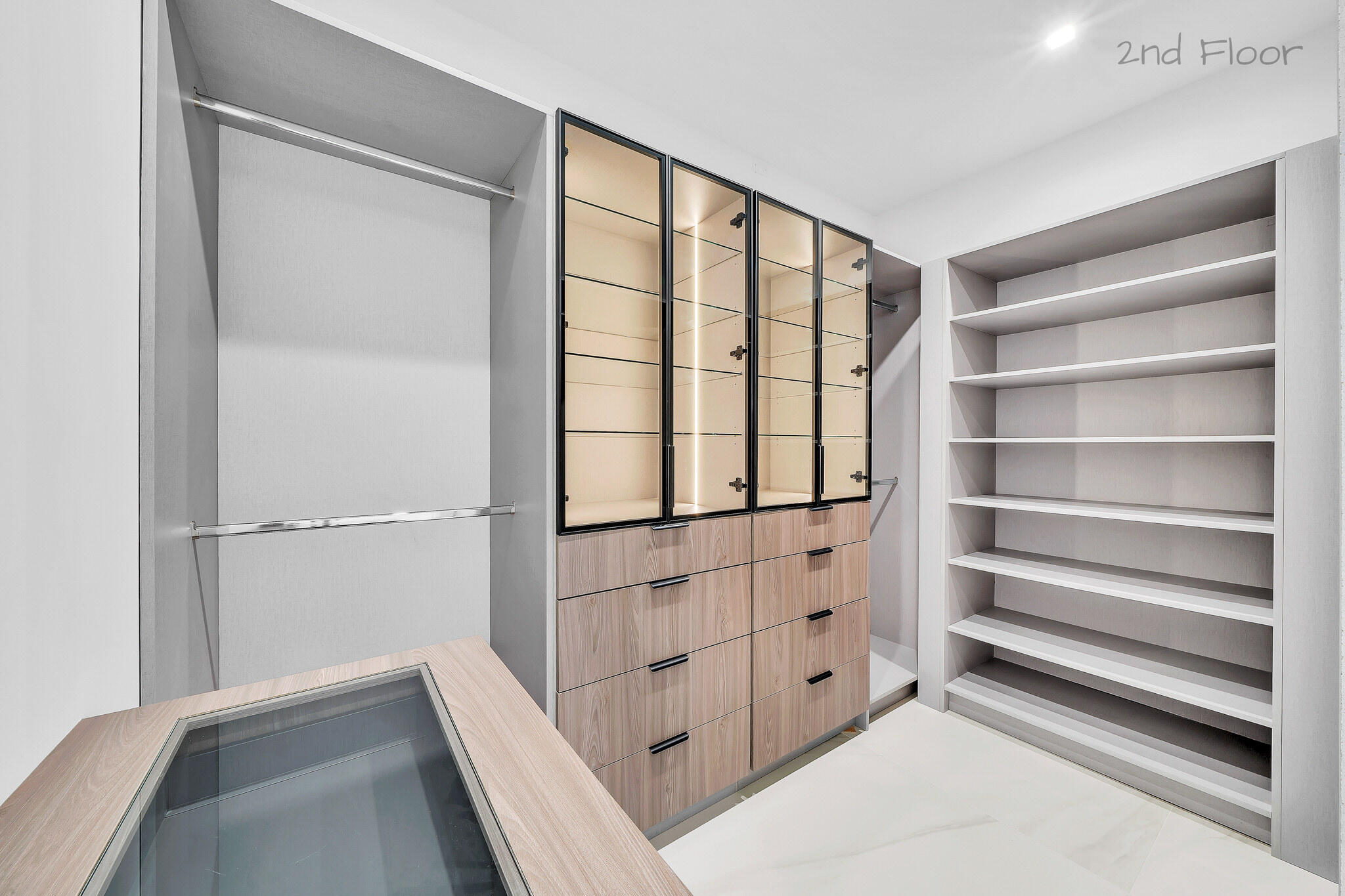 16 Seaside Avenue Key Largo, FL 33037 - Photo 55 of 140 Master bedroom, walk-in closet