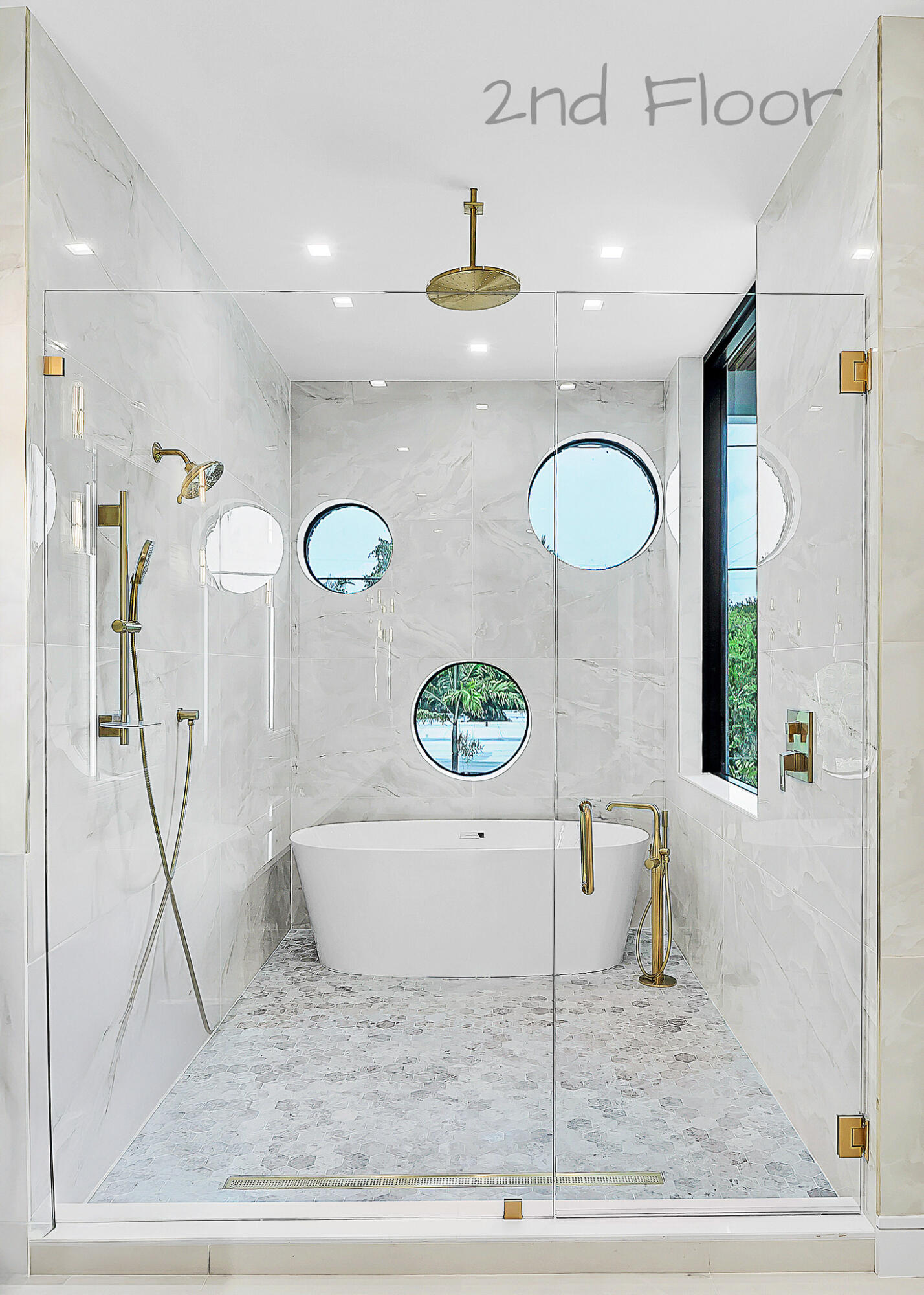 16 Seaside Avenue Key Largo, FL 33037 - Photo 59 of 140 Close-up view of soaking tub