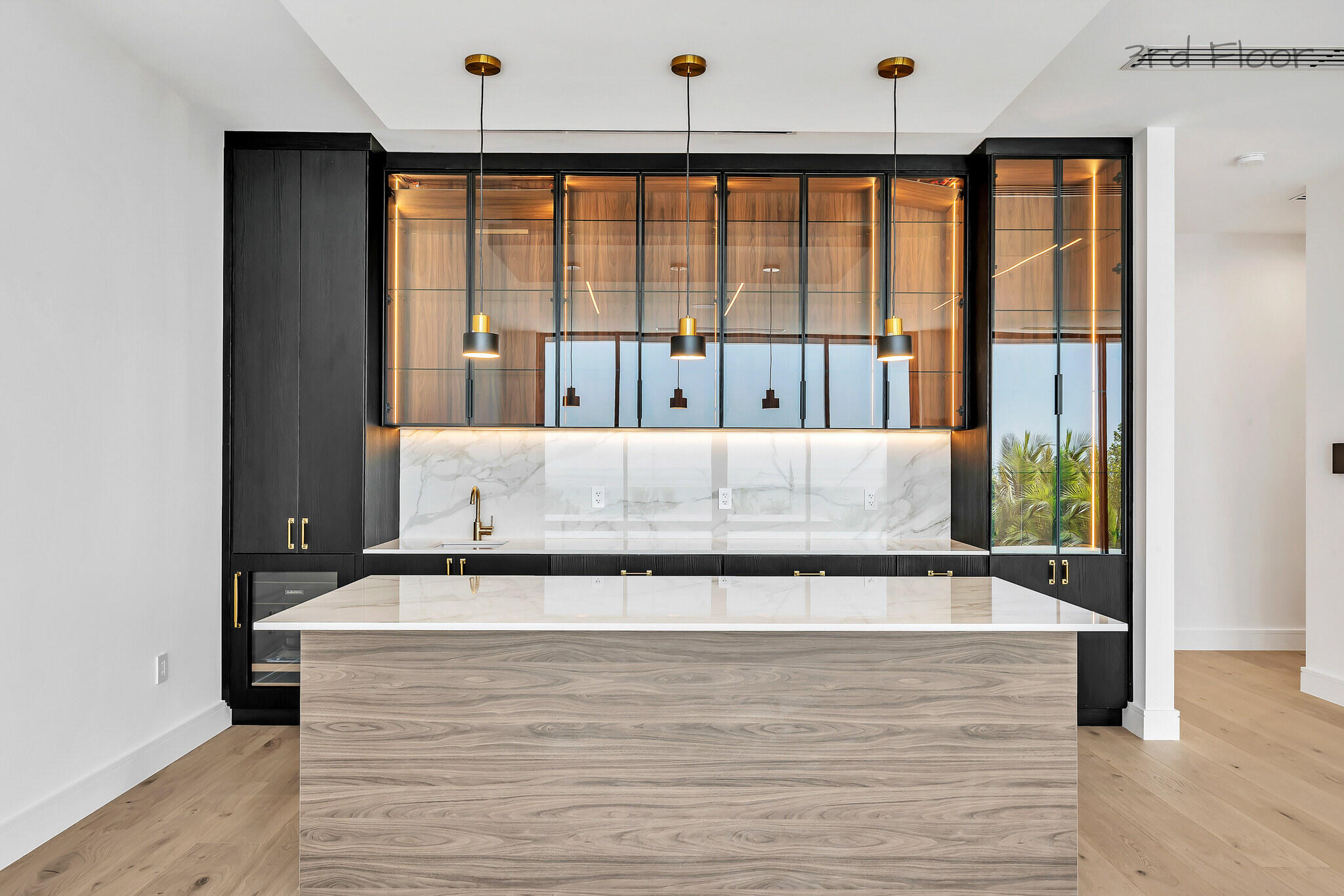 16 Seaside Avenue Key Largo, FL 33037 - Photo 70 of 140 a view of bathroom with bathtub and windows