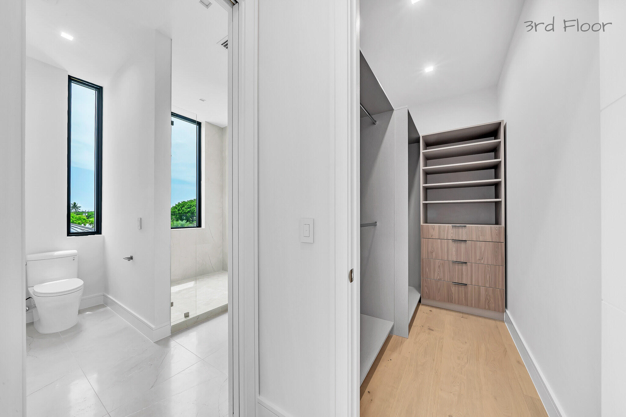 16 Seaside Avenue Key Largo, FL 33037 - Photo 81 of 140 En suite guest bedroom with walk