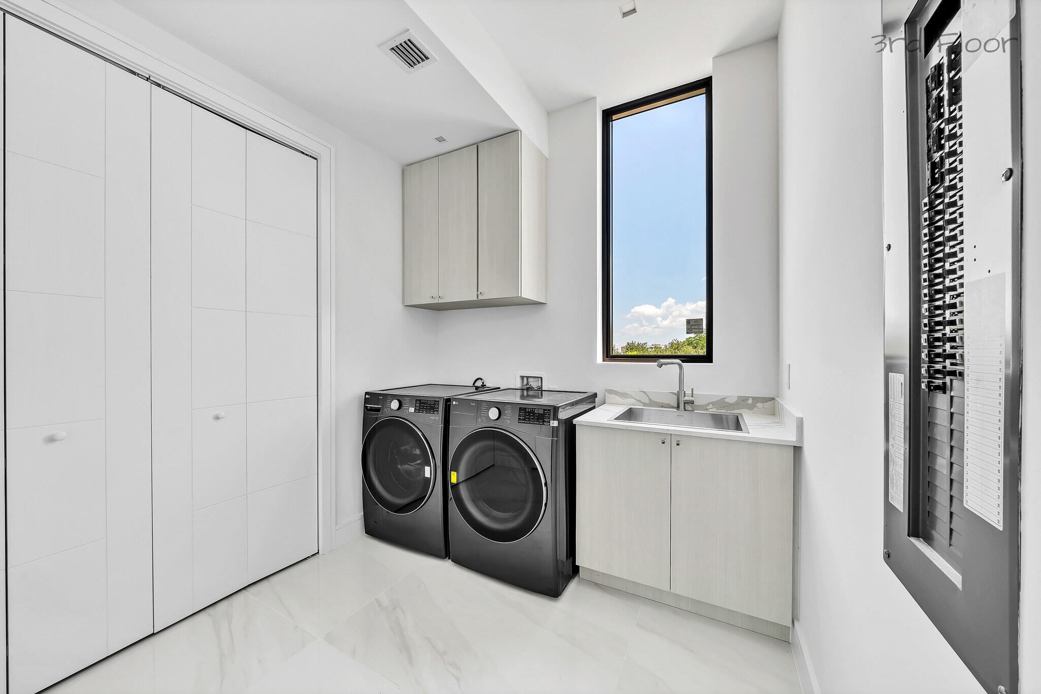 16 Seaside Avenue Key Largo, FL 33037 - Photo 87 of 140 3rd level laundry room